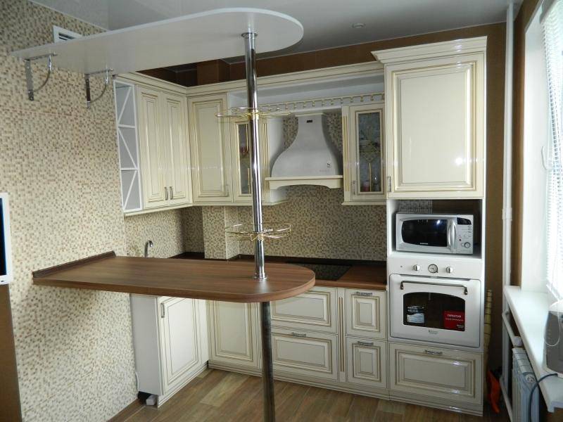 светлая угловая кухня в Петрозаводске