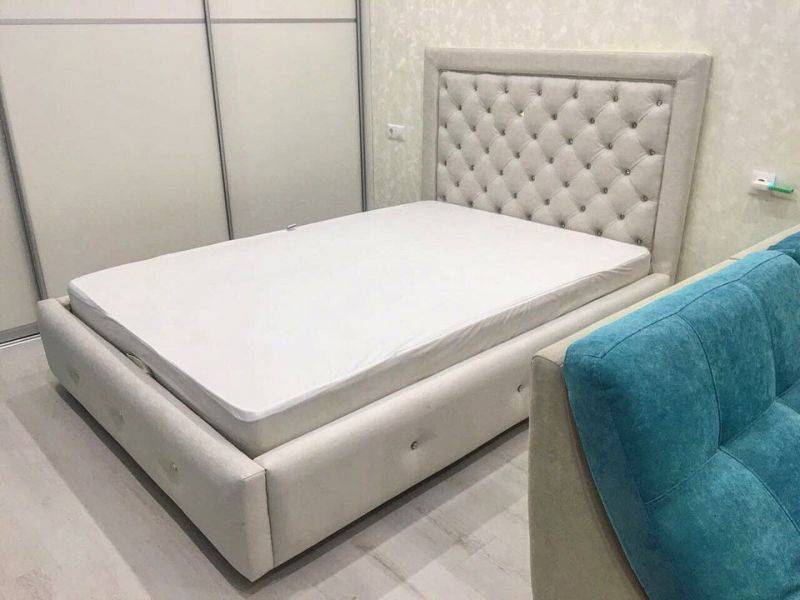 мягкая кровать со стразами в Петрозаводске