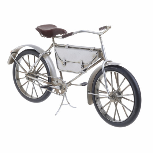 модель bicycle серебристого цвета в Петрозаводске